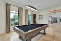 Resort POOL! Game-Room! Free Parking! Fitness Center!