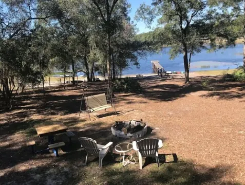 3 Bedroom House on Private Scenic Lake Mable