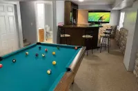 Ski Retreat with Hot Tub & 360 Views of SLC from 5bd 4ba in Draper, 100% 5 Stars