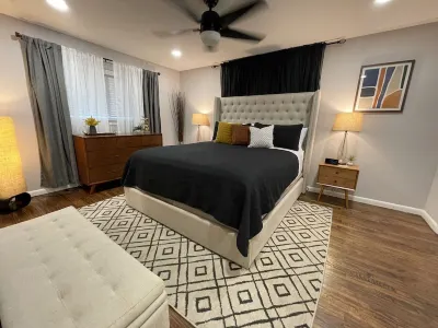 Stunning Remodeled Home, Minutes from Downtown (pet-friendly) Hotels near Walmart Supercenter