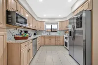 Modern 4 Bedroom Vacation home @ Castro Valley, King or Queen for all