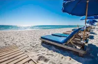 GULF FRONT!! Free Beach Chairs & Umbrella March 15-October 31. King Bed! Hotel a 