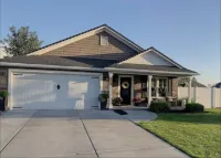 Cozy Cottage Style Home In The Perfect Location