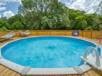Unique cabin in the city pool home Hotels in Lutz