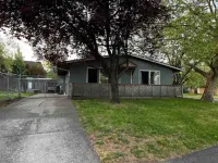 Retreat Near Hospital w/ Self Check-in + Laundry<br> Hotels near Staples