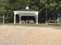 Enjoy lake life FREE kayak and canoes. Relax at this family friendly lake house.