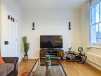 Charming 3BR in Trendy Tottenham Neighborhood