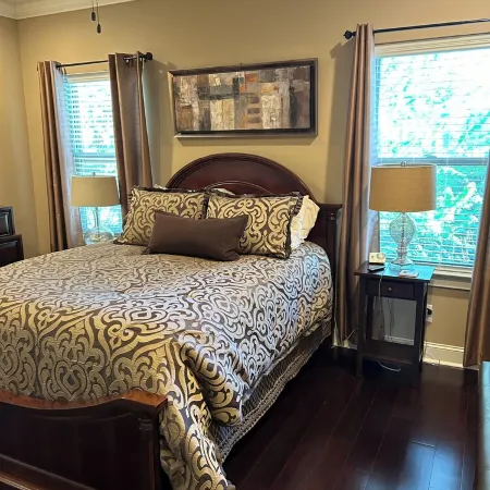 High End Townhouse 12 min walk to Campus and Downtown