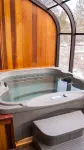 Private Hot Tub inside Condo, NEW Wood Flooring, Gourmet Kitchen, Linens & Decor Hotels near Canyon Lodge