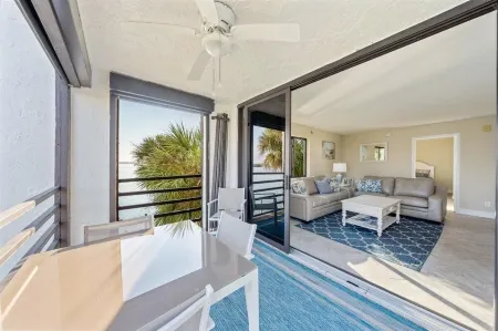 COMPLETELY REMODELED Luxury Riverside 1BR Condo: Panoramic River Views