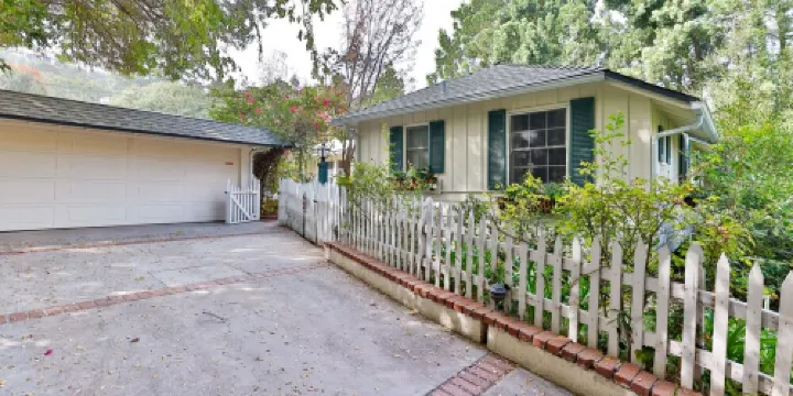 Secret Garden Cottage in LA: Natural Stone Heated Pool/Spa, al fresco dining