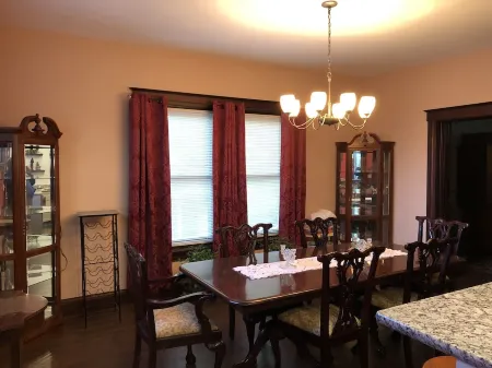 Cozy Brick house - 3 BR,  2 1/2 Bath, fenced in back yard with privacy fence. Отели в г. Кэмпбелл