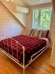 Cozy charming Flathead Valley Cottage, under the shadow of the Swan Mountains Hotels near Flathead National Forest