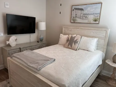 Luxury Oceanfront Condo with Gorgeous Views in Daytona Beach Shores.  4BR, 3BA