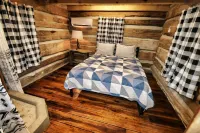 Creekside Cabin Getaway - Only 10 Miles from Downtown Florence