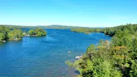 Quintessential Lakefront Home perfect for MultiFamily retreats on Thompson Lake - Homestays