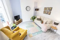 Cosy & Modern Home by Hebden Canal, Sleeps 6 Hotels in Hebden Bridge