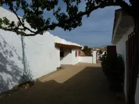 Troglodyte house with large patio and barbecue; Private and closed parking