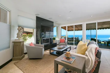 OCEANFRONT! 2 Suites + 1bdrm&ba! BEACH HOUZ!