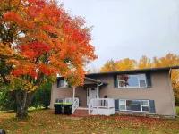 Relaxing Lake View Home, Pet Friendly, Central Location.  Close to Ferries! Hotels in Moran Township