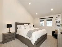 Fully renovated 4bd, 3.5 bath, sleeps 11 Condo (new hot tub, near 4 ski resorts)