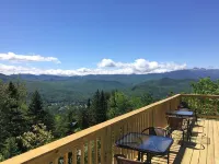 Spectacular Views Large Deck Three Floors with bedrooms/bathrooms on each floor