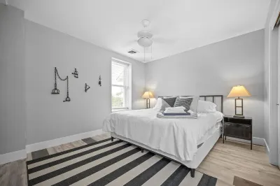 Western-Themed 2-Bedroom Hideout for Outlaws 204-2 Hotels near Fig & Sparrow