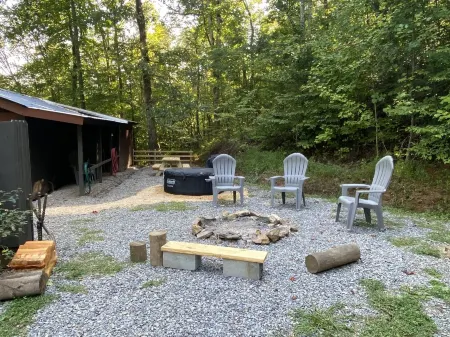 Quiet comfortable  mountain rest cabin getaway- with Fast 500 mbps wifi