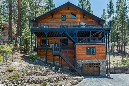 8 bedroom Estate close to the beach