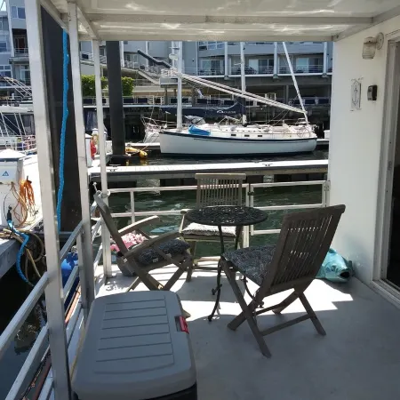Fun houseboat. Walk to Boston attractions WIFI