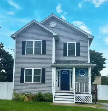 3 Miles to the Beach, 3 Miles to Downtown Newport!