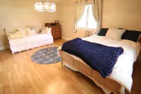 Cozy, modern home with views of beautiful Green Lake. Sleeps up to 4 & lg. deck