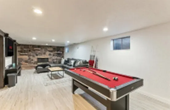 Heated Pool & Hot Tub Open All Year with King Beds, Bar & Much More