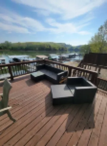 Castle Cliff Cabin - Home on the water- walking distance to Ha Ha Tonka 沃倫酒店