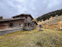 Home Away from Home 5 Miles to the North Entrance of Yellowstone - Lodges