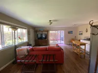 Private quiet cottage best for 2-3, no worries pet friendly