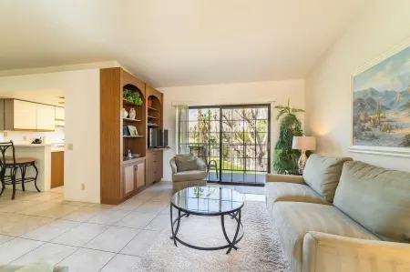 Palm Springs Mountain View Getaway! Отели рядом с достопримечательностью «Муртен Ботаникал Гарден»