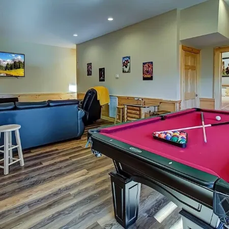Family Cabin w/ Game Room In Heart Of Pigeon Forge