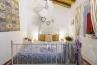 Quirky spacious village house with plunge pool and outdoor cinema Hotels in Andevalo