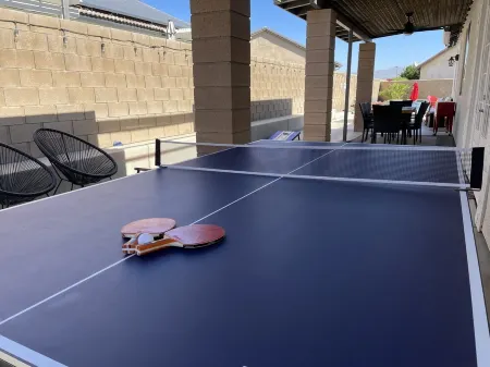 Stunning House W/ Karaoke, Pool, Hot Tub, Games