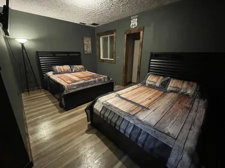 Rustic Cabin-Farmhouse Vibe Secluded with Hot Tub