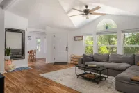 Mountain Family & Pet Home - Hot Tub - Hiking Trail - Valley Back Yard View