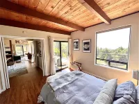 Seaward Bliss ★ Private Hillside Retreat