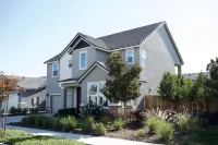 New 4B Home + Loft near Sequoia, EV