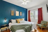 Steps to Downtown Eustis~King~Fully Stocked~Coffee Bar Hotels near Elizabeth Circle