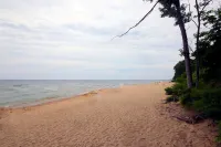 Cozy 2-bedroom bungalow in peaceful Coloma, close to beaches