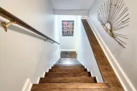 Unique Cabin - near VT, Radford U, Pete Dye Golf Course, New River, Claytor Lake Hotels in Radford