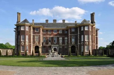 Arty Boutique Apartment in Central Teddington Hotel dekat Garden (National Physical Laboratory)