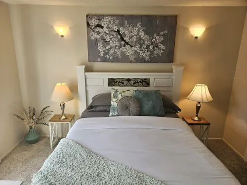 Cozy condo, walking distance to trails, shops, restaurants, fitness center.