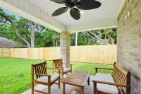 Luxury New Tranquil Retreat-Walk to Waterfront Hotels near Mississippi Sandhill Crane National Wildlife Refuge Admin Building And Visitor Contact Station